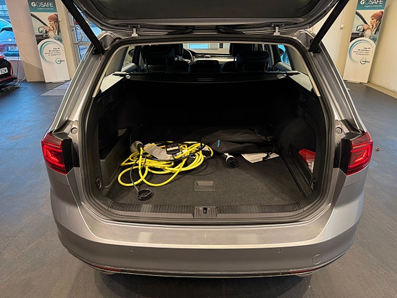 Volkswagen Passat 22 of 25