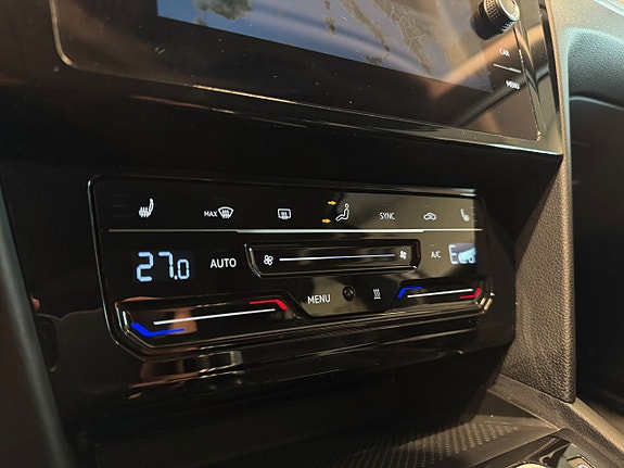 Volkswagen Passat 17 of 25