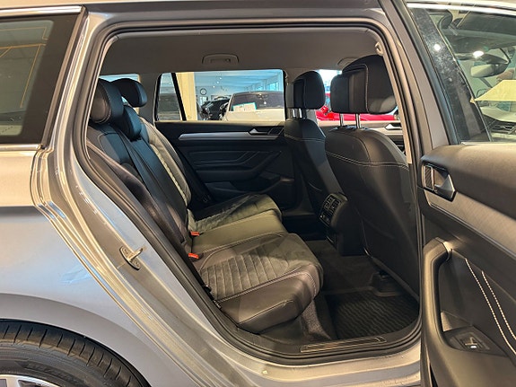 Volkswagen Passat 19 of 25