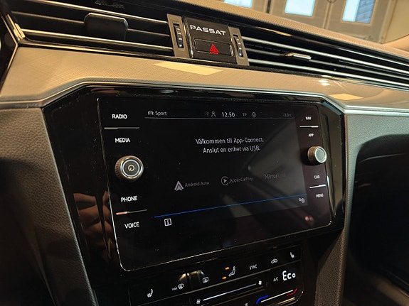 Volkswagen Passat 14 of 25