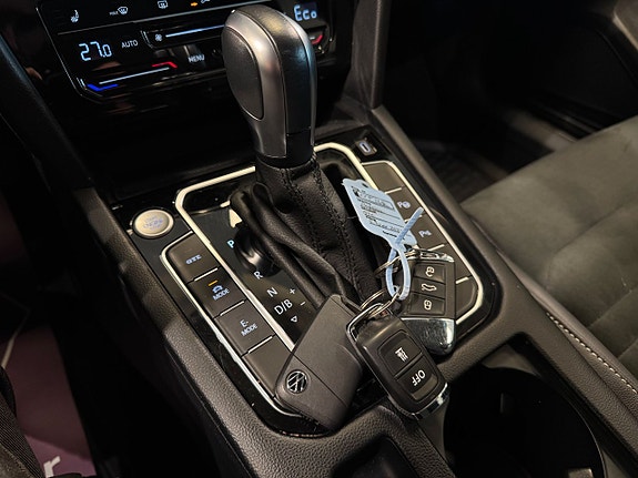 Volkswagen Passat 16 of 25