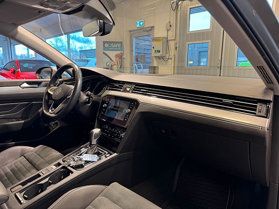Volkswagen Passat 9 of 25