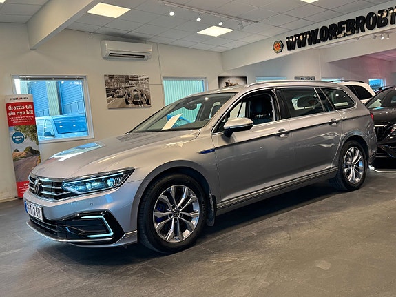 Volkswagen Passat 2 of 25