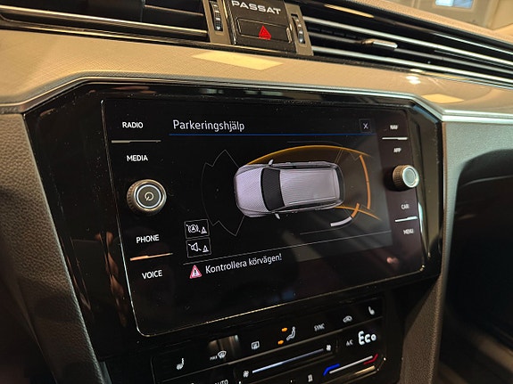 Volkswagen Passat 15 of 25