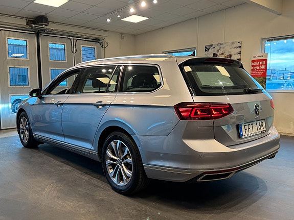 Volkswagen Passat 3 of 25