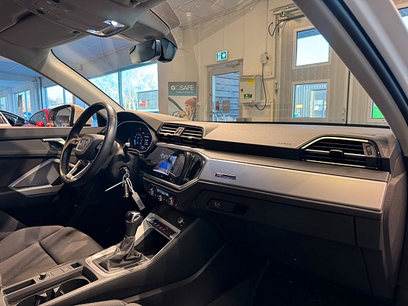 Audi Q3 9 of 25