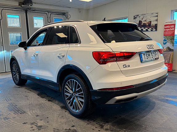 Audi Q3 3 of 5