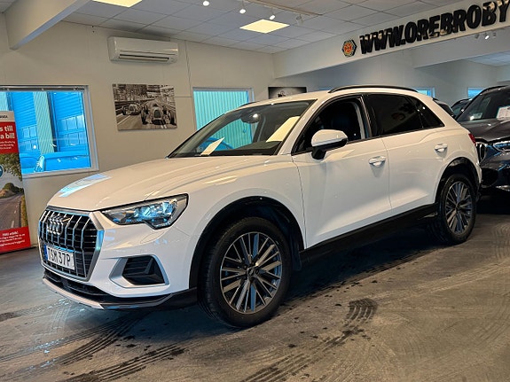 Audi Q3 2 of 5