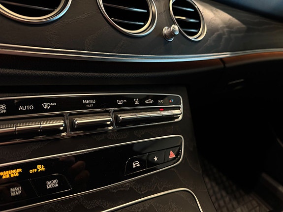 Mercedes-Benz E300 16 of 27