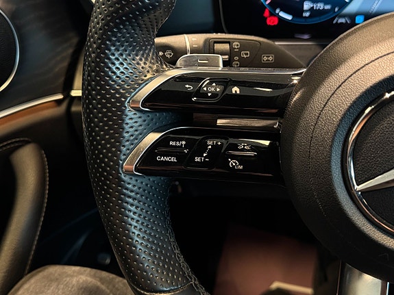 Mercedes-Benz E300 15 of 27