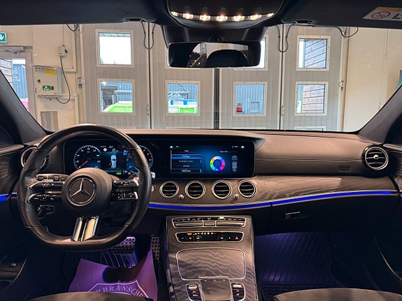 Mercedes-Benz E300 5 of 27