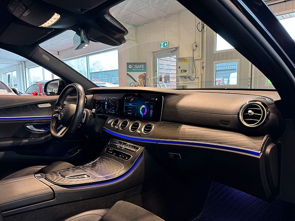 Mercedes-Benz E300 9 of 27