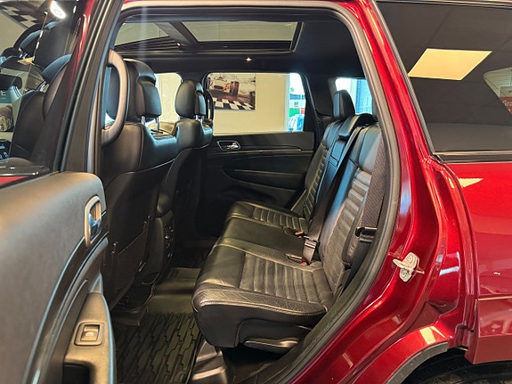 Jeep Grand Cherokee 22 of 27