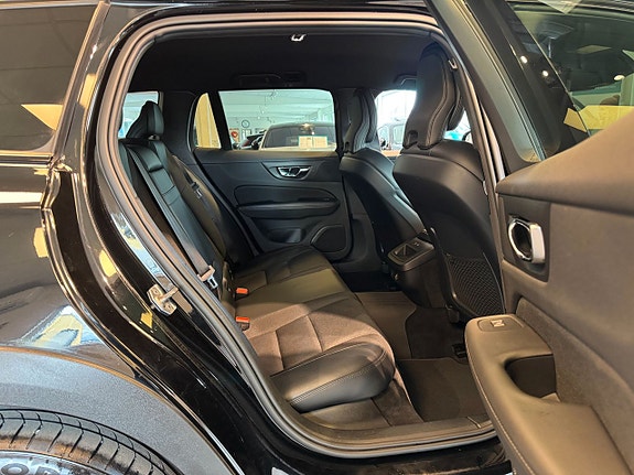 Volvo V60 Cross Country 21 of 27
