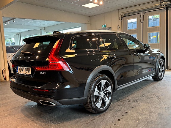 Volvo V60 Cross Country 4 of 5