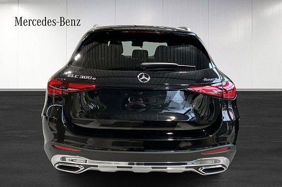 Mercedes-Benz GLC300 e 4 of 5