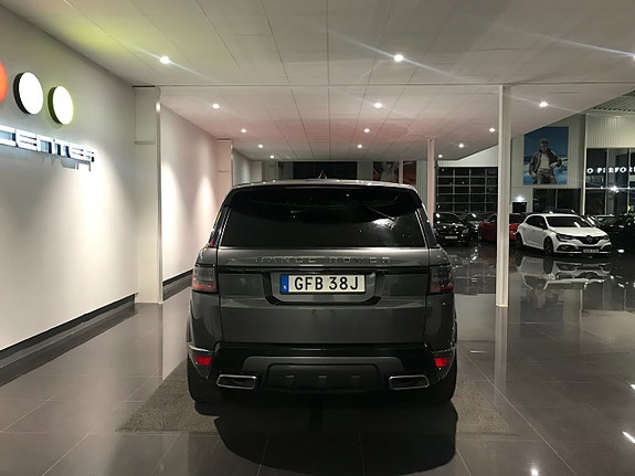 Land Rover Range Rover Sport 9 of 18