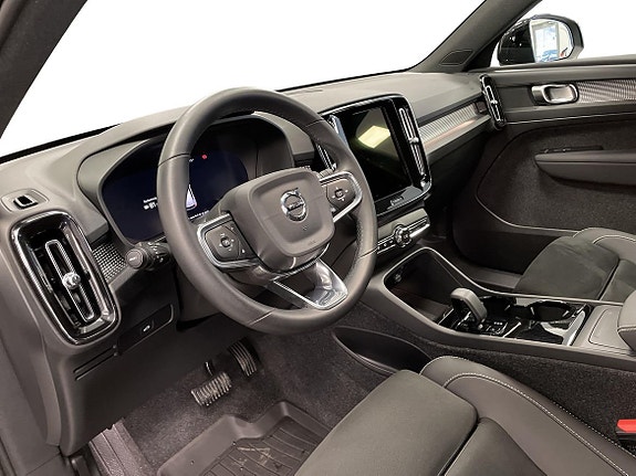 Volvo EX40 6 of 13