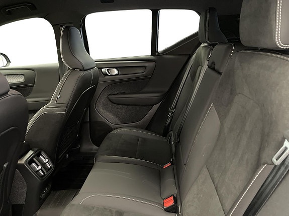 Volvo EX40 7 of 13
