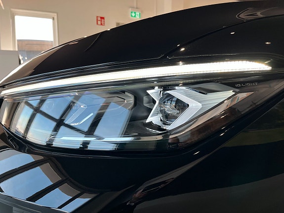 Volkswagen Passat 8 of 17