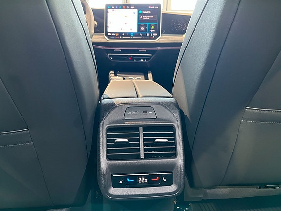 Volkswagen Passat 14 of 17