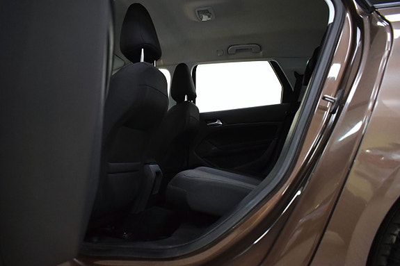 Peugeot 308 SW 14 of 16