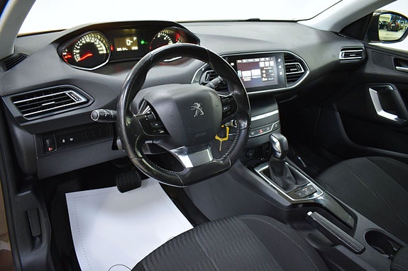 Peugeot 308 SW 11 of 16
