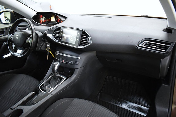 Peugeot 308 SW 10 of 16