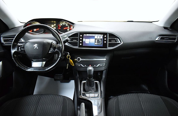 Peugeot 308 SW 8 of 16