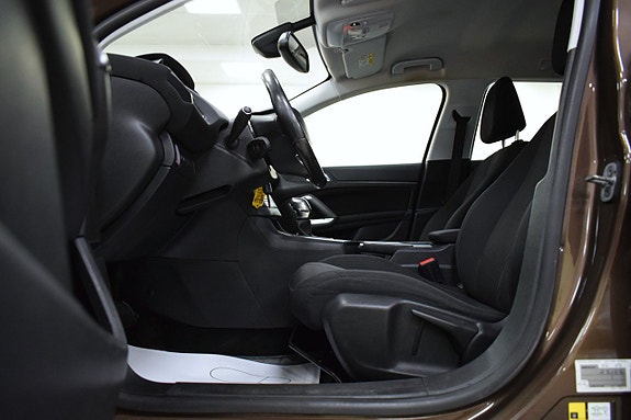 Peugeot 308 SW 13 of 16