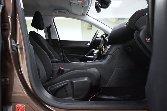 Peugeot 308 SW 12 of 16