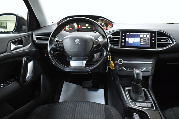 Peugeot 308 SW 9 of 16