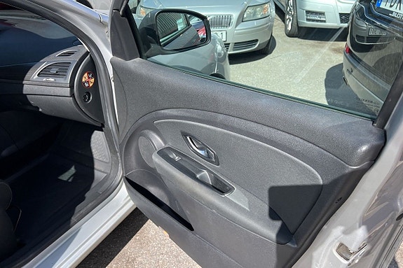 Renault Megane 12 of 16