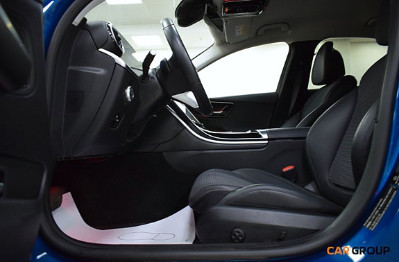 Mercedes-Benz C200 13 of 18