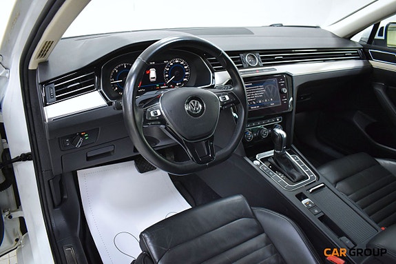 Volkswagen Passat 12 of 18