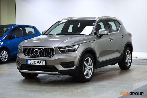 Volvo XC40 2 of 17