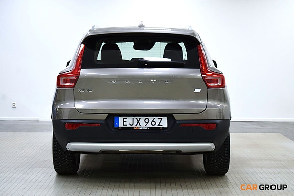 Volvo XC40 5 of 17