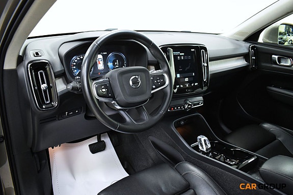Volvo XC40 10 of 17