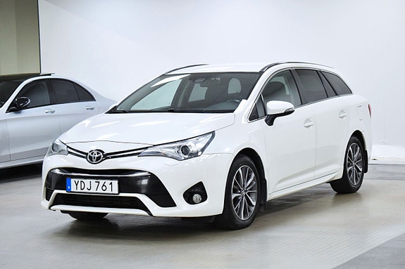 Toyota Avensis 2 of 5