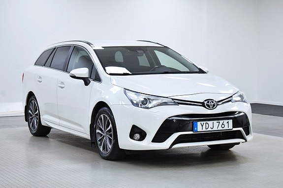 Toyota Avensis 3 of 5