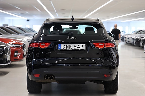 Jaguar F-PACE 8 of 23