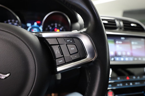 Jaguar F-PACE 17 of 23