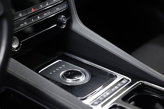 Jaguar F-PACE 16 of 23