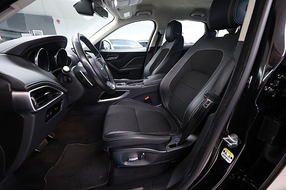 Jaguar F-PACE 14 of 23