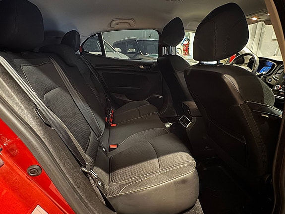 Renault Megane IV 11 of 14