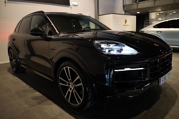 Porsche Cayenne 4 of 5