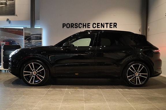 Porsche Cayenne 5 of 5