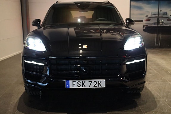 Porsche Cayenne 3 of 5