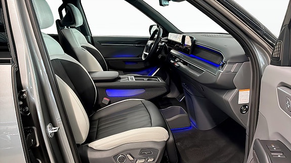 Kia EV9 3 of 16