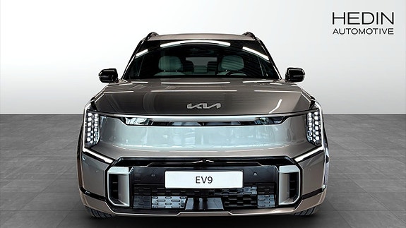 Kia EV9 8 of 16